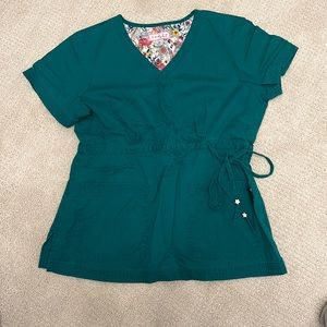 Koi scrub top green Medium